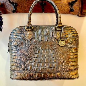 Gorgeous Brahmin handbag - very Similar to Louis Vuitton’s “Alma”